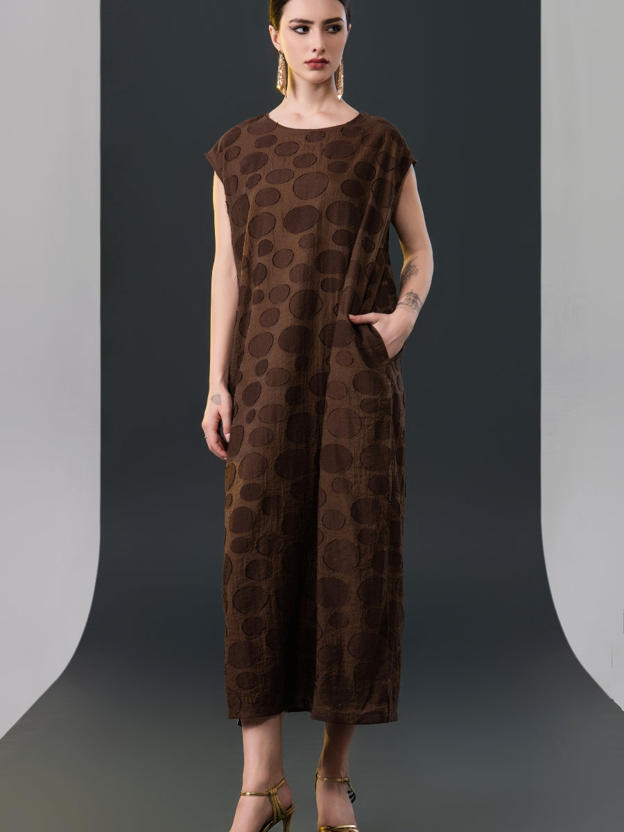 Chic Brown Sleeveless Maxi Dress with Polka Dot Texture - Image 4