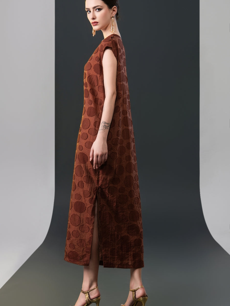 Chic Brown Sleeveless Maxi Dress with Polka Dot Texture - Image 13