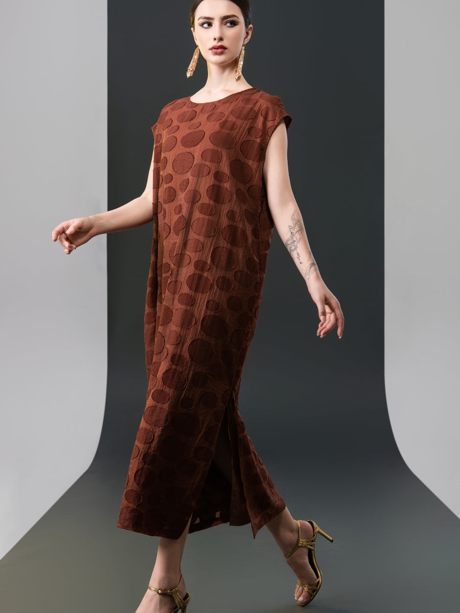 Chic Brown Sleeveless Maxi Dress with Polka Dot Texture - Image 14