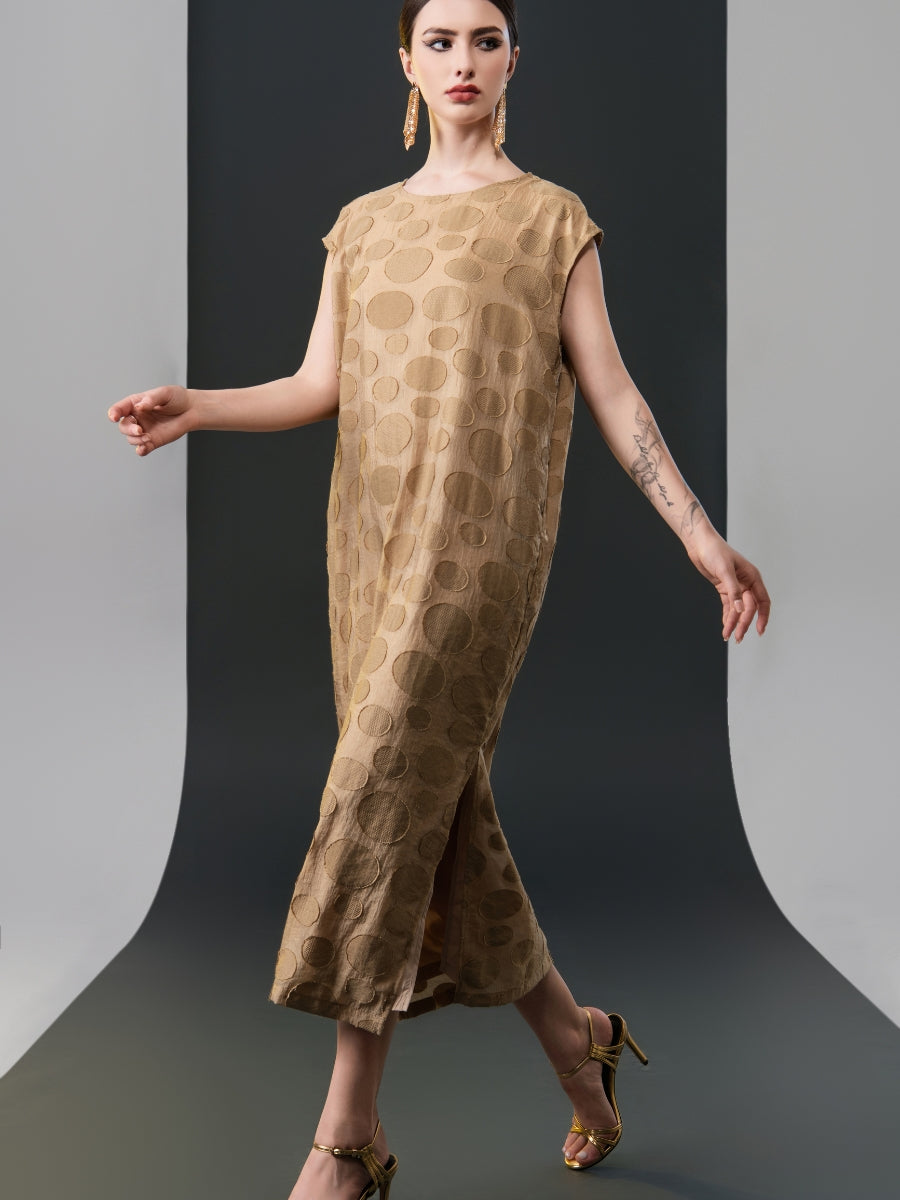 Chic Brown Sleeveless Maxi Dress with Polka Dot Texture - Image 19
