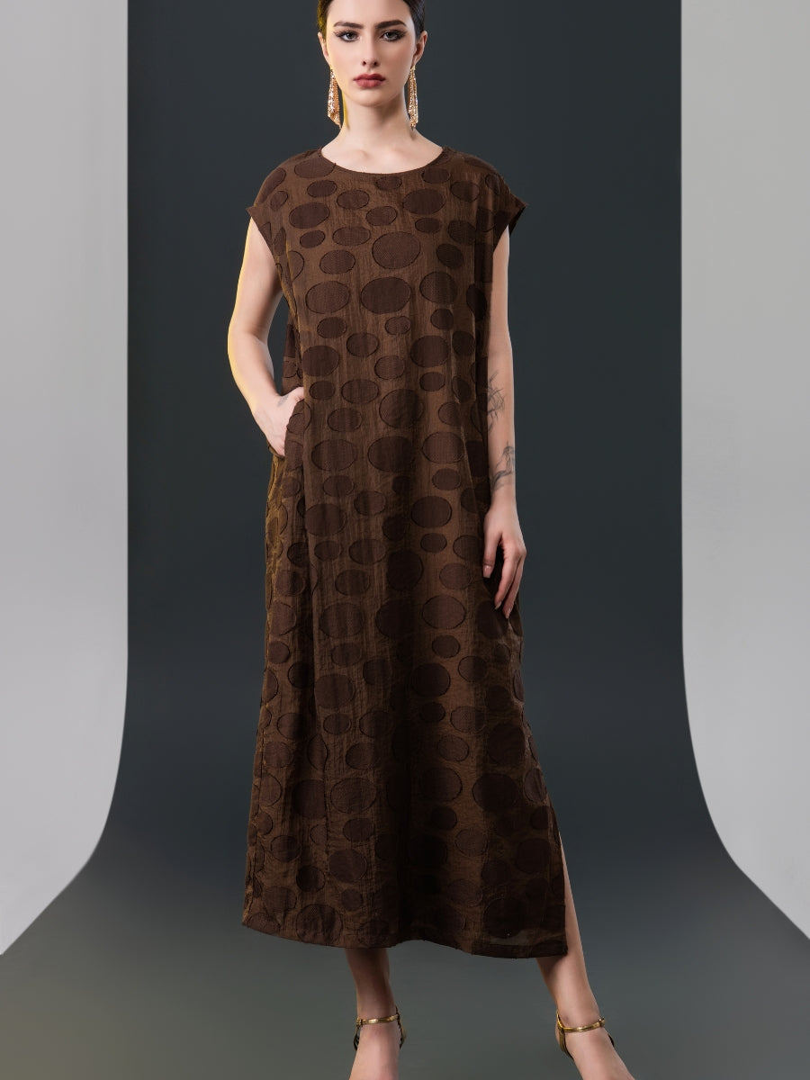 Chic Brown Sleeveless Maxi Dress with Polka Dot Texture - Image 7