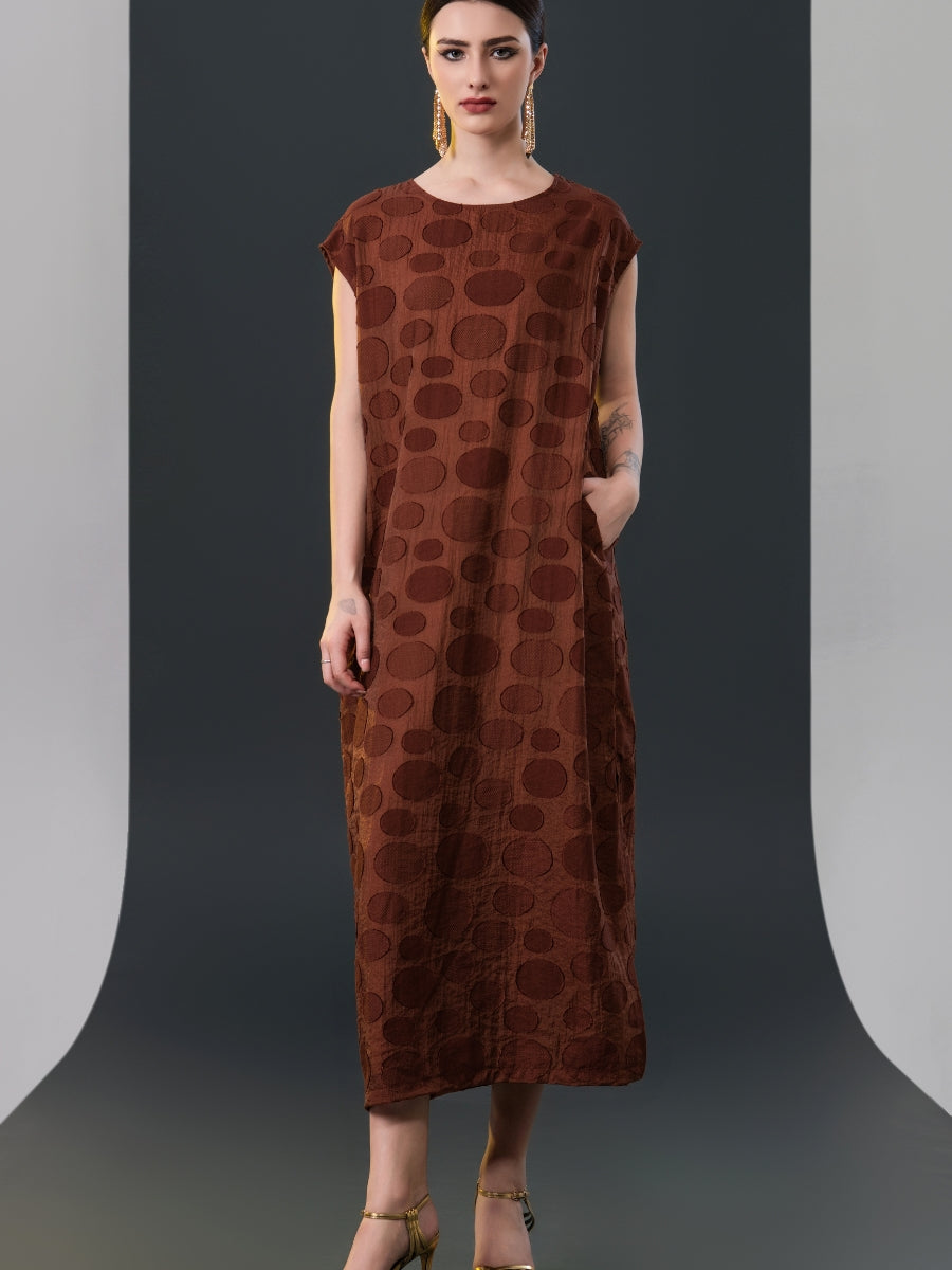 Chic Brown Sleeveless Maxi Dress with Polka Dot Texture - Image 11