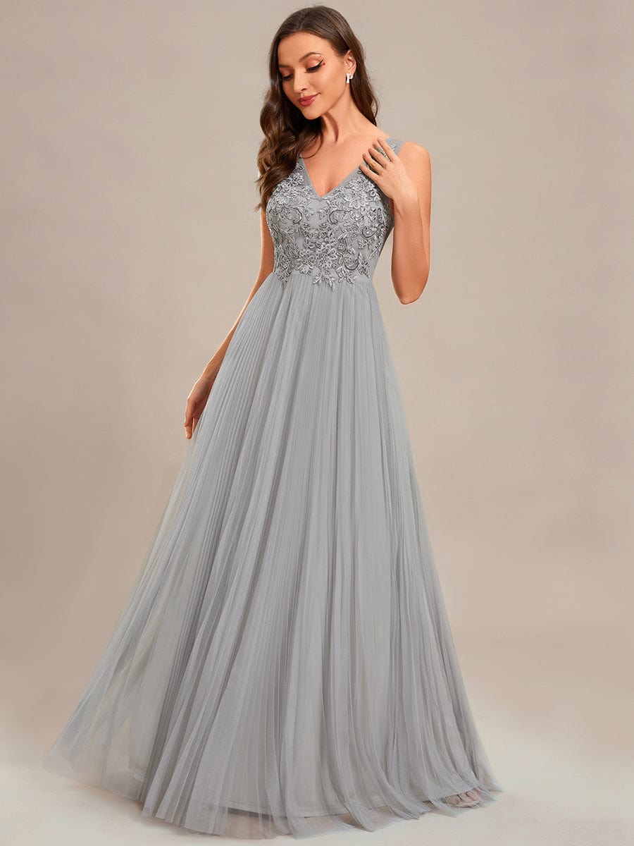 Elegant V-Neck Sleeveless Wholesale Evening Gown with Applique Detail - Image 3