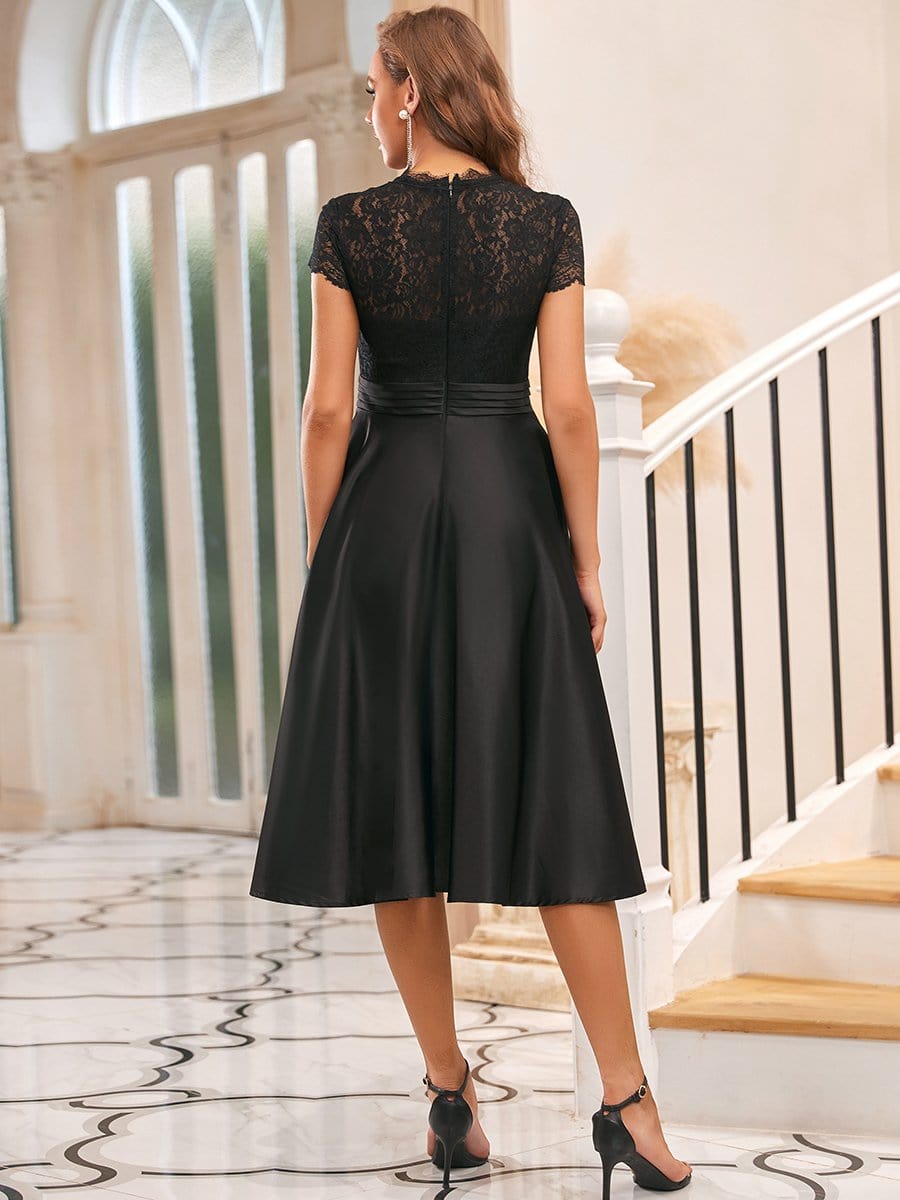Stylish Knee-Length Women's Cocktail Dress with Short Sleeves - Image 2