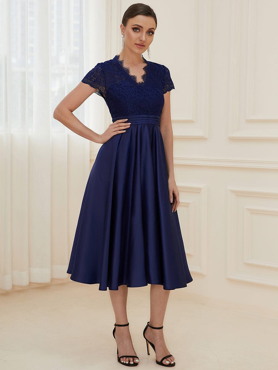 Stylish Knee-Length Women's Cocktail Dress with Short Sleeves - Image 9