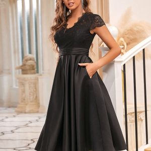 Stylish Knee-Length Women's Cocktail Dress with Short Sleeves