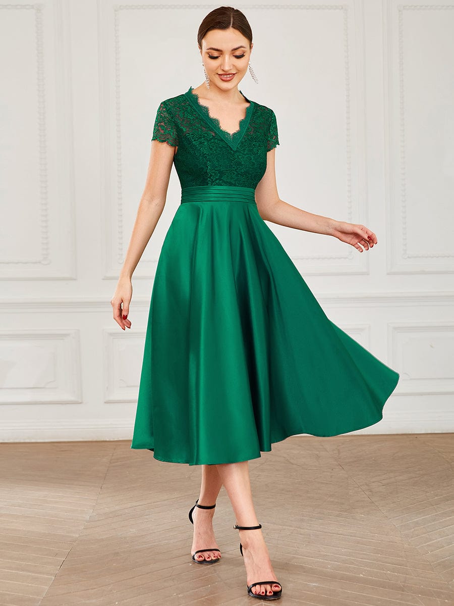 Stylish Knee-Length Women's Cocktail Dress with Short Sleeves - Image 18